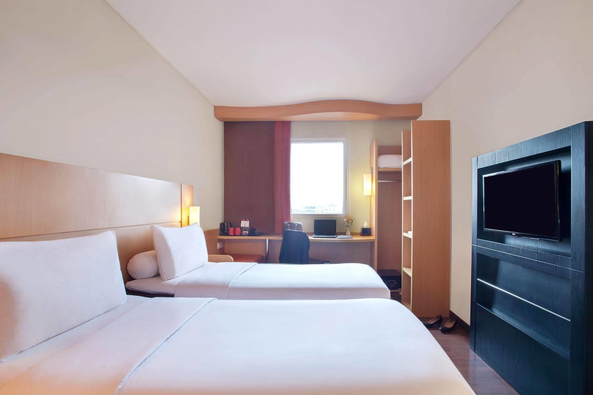 Ibis Surabaya City Center Zewnętrze zdjęcie